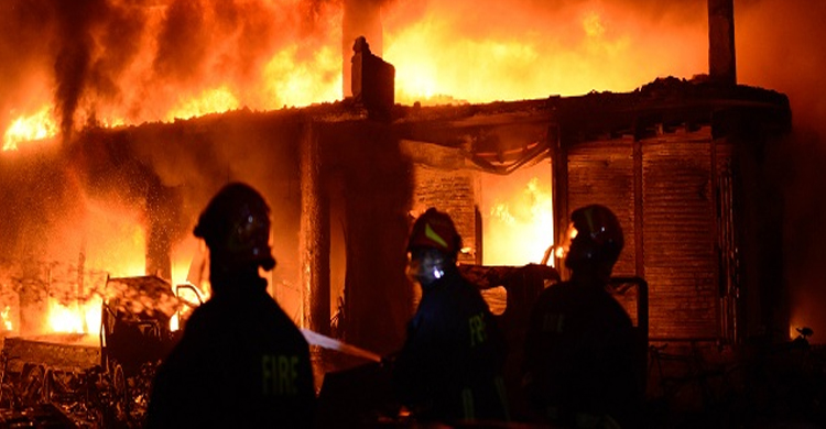 হবিগঞ্জে অগ্নিকান্ডে পুড়ে গেলো ৮টি দোকান